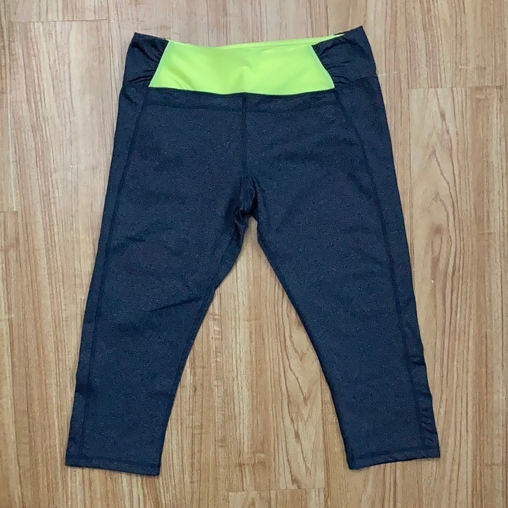 Nwot kyodan Crop Leggings